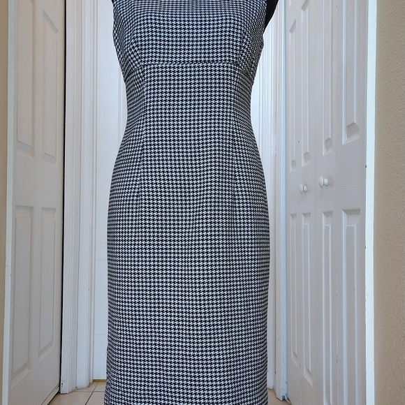 Houndstooth Sheath Dress - Picture 5 of 6